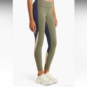 Outdoor Voices Zoom 7/8 Legging in tea tree/dark sky/wheat